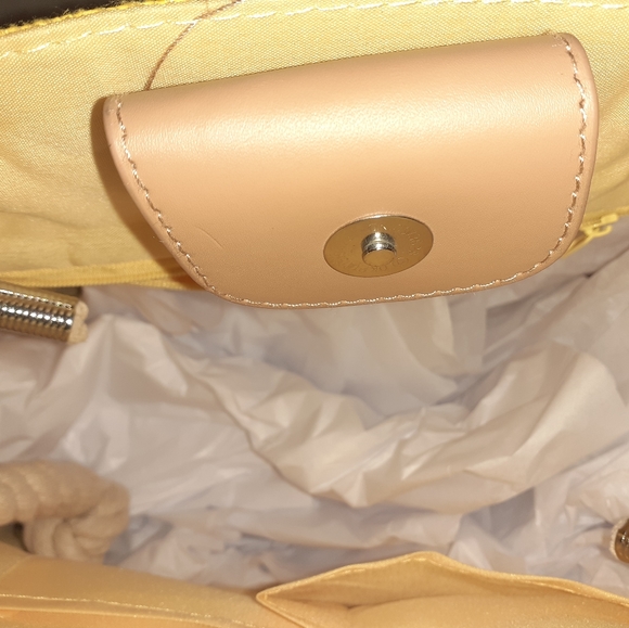 Handbag - Picture 3 of 7